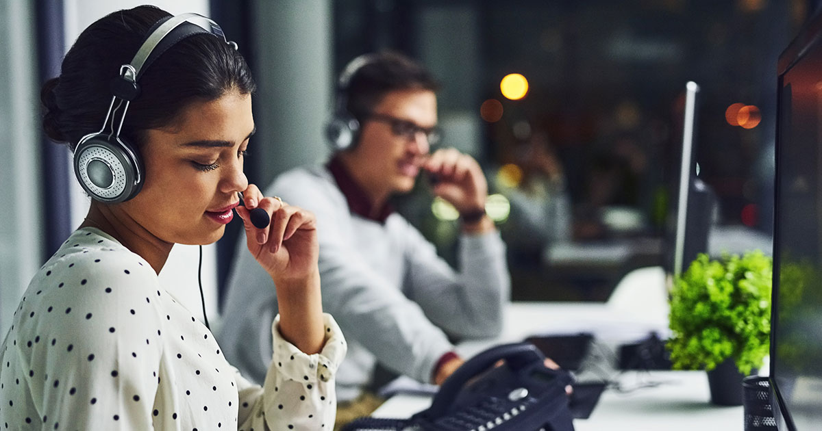 Two call center agents using conversation intelligence software